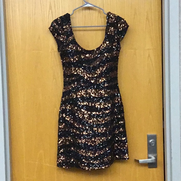 Dresses & Skirts - Black and bronze sequin dress